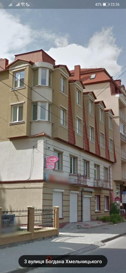 в самому центрі міста, 3 хв ходьби до жд вокзалу Apartment *